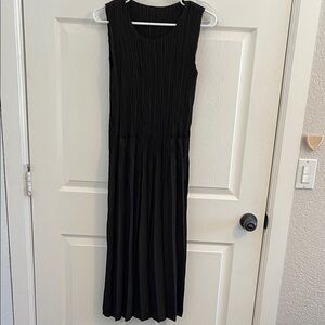 Elegant Black Sleeveless Dress